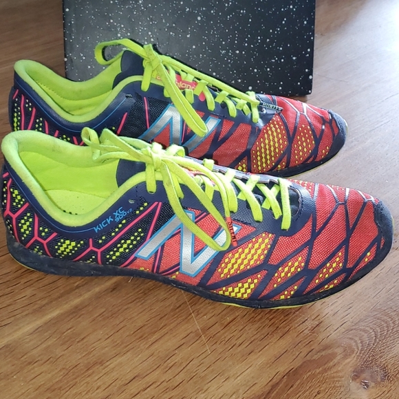 New balace sport shoes with metal klits - Picture 1 of 7